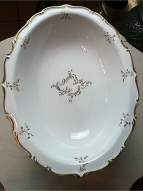 ROYAL DOULTON MONTEIGNE 4954 Bone China Oval Vegetable Bowl Serving White Gold